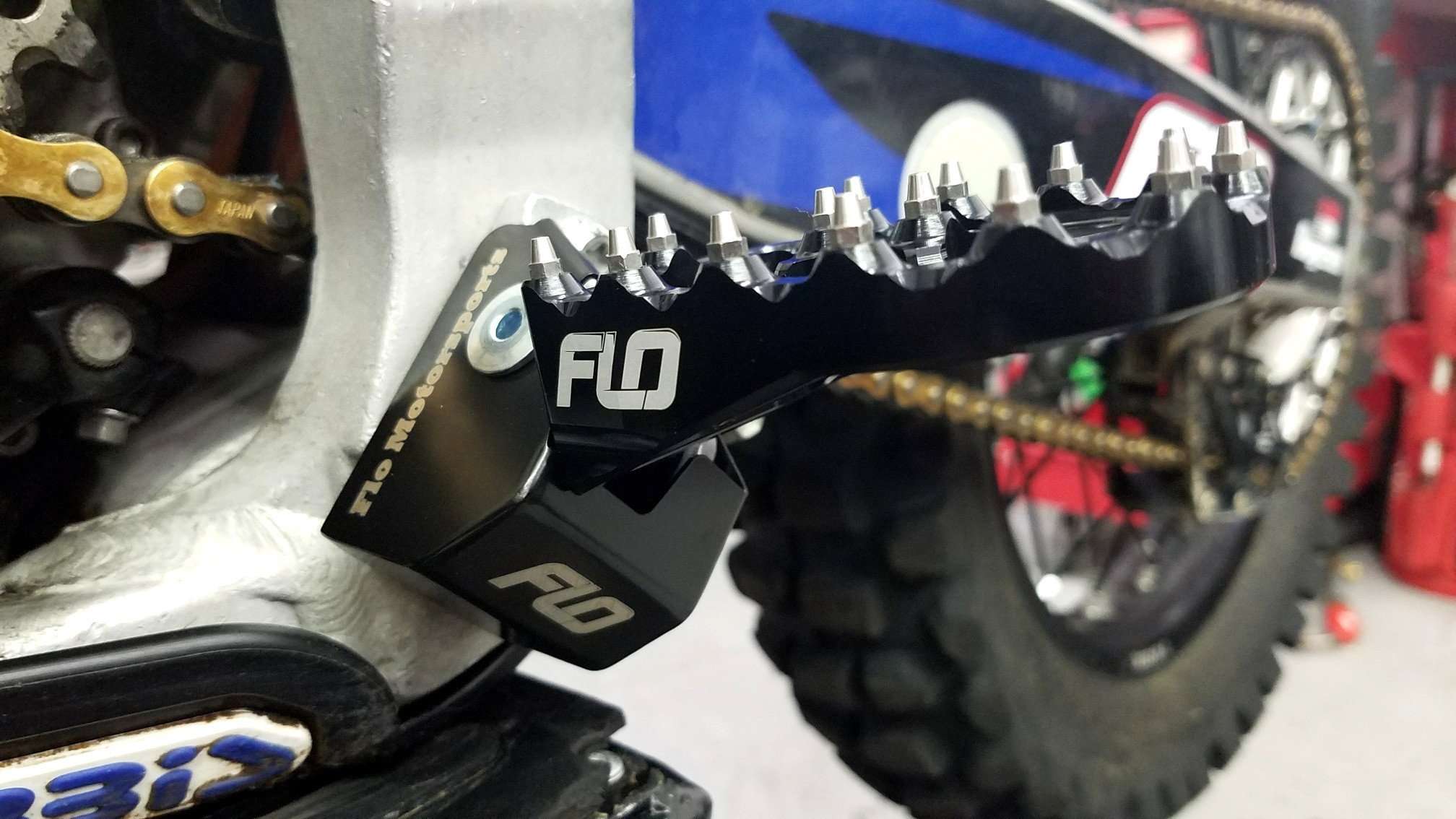 Repose-Pieds Pédales CNC Aluminium TARAZON Pour Kawasaki KX250F KX450F - Largeur 57mm
